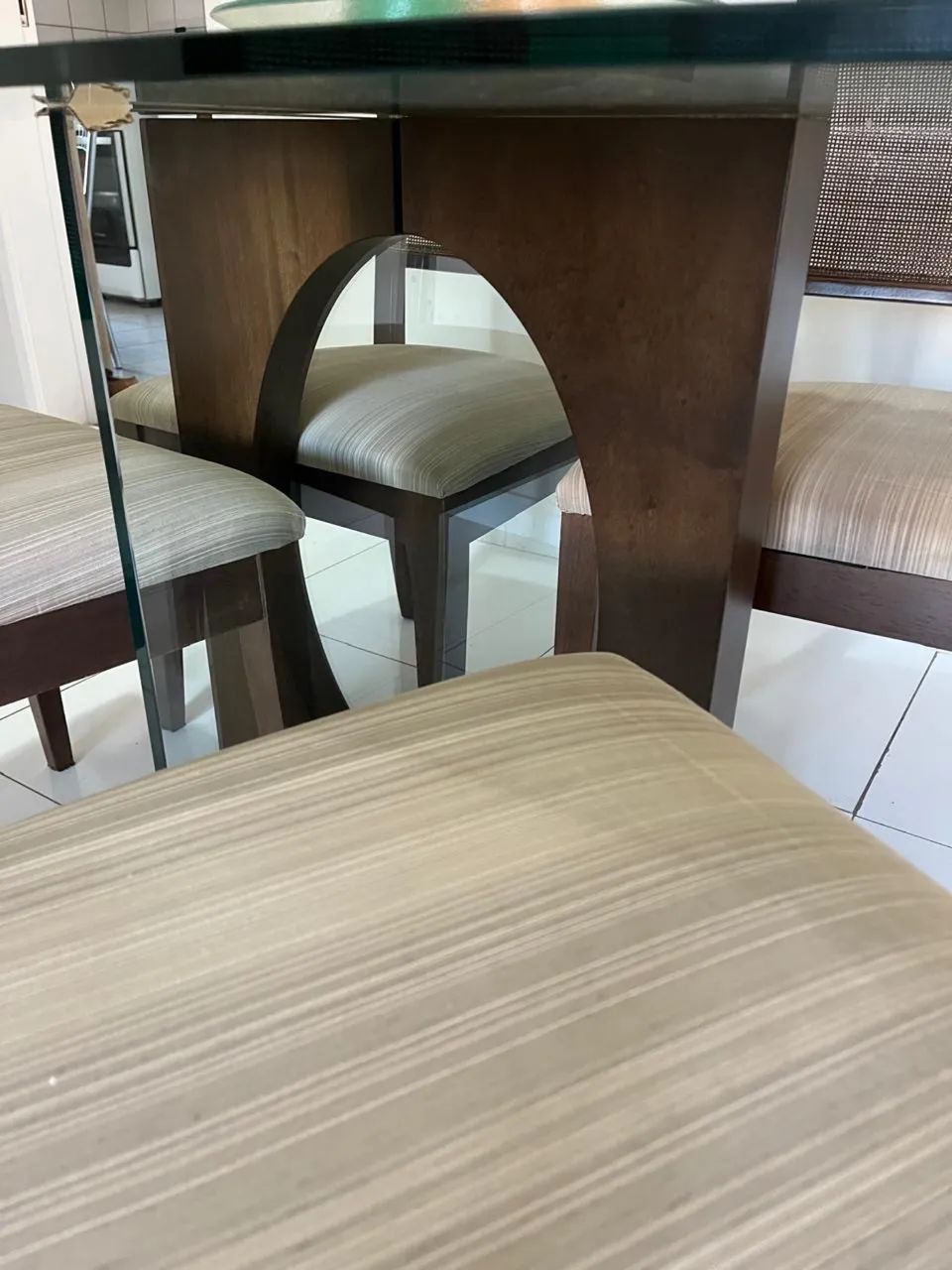Mesa sala de jantar e cadeiras  - Foto 3