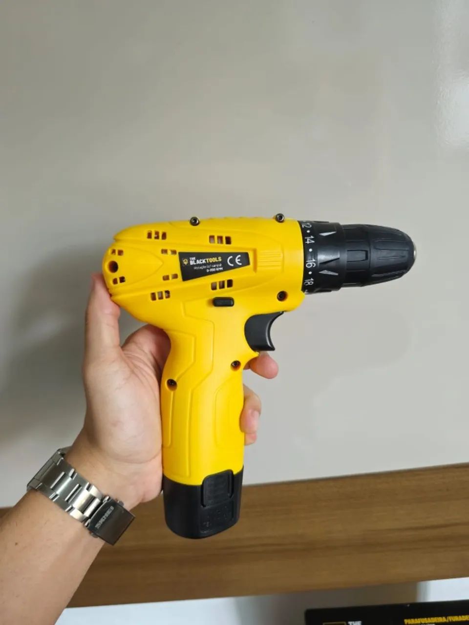 Parafusadeira Furadeira 12V Sem Fio Bateria + Kit Completo ? - Foto 4