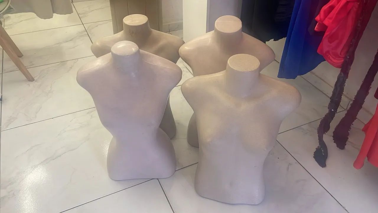 Vendo 4 manequins  30 cada - Foto 2