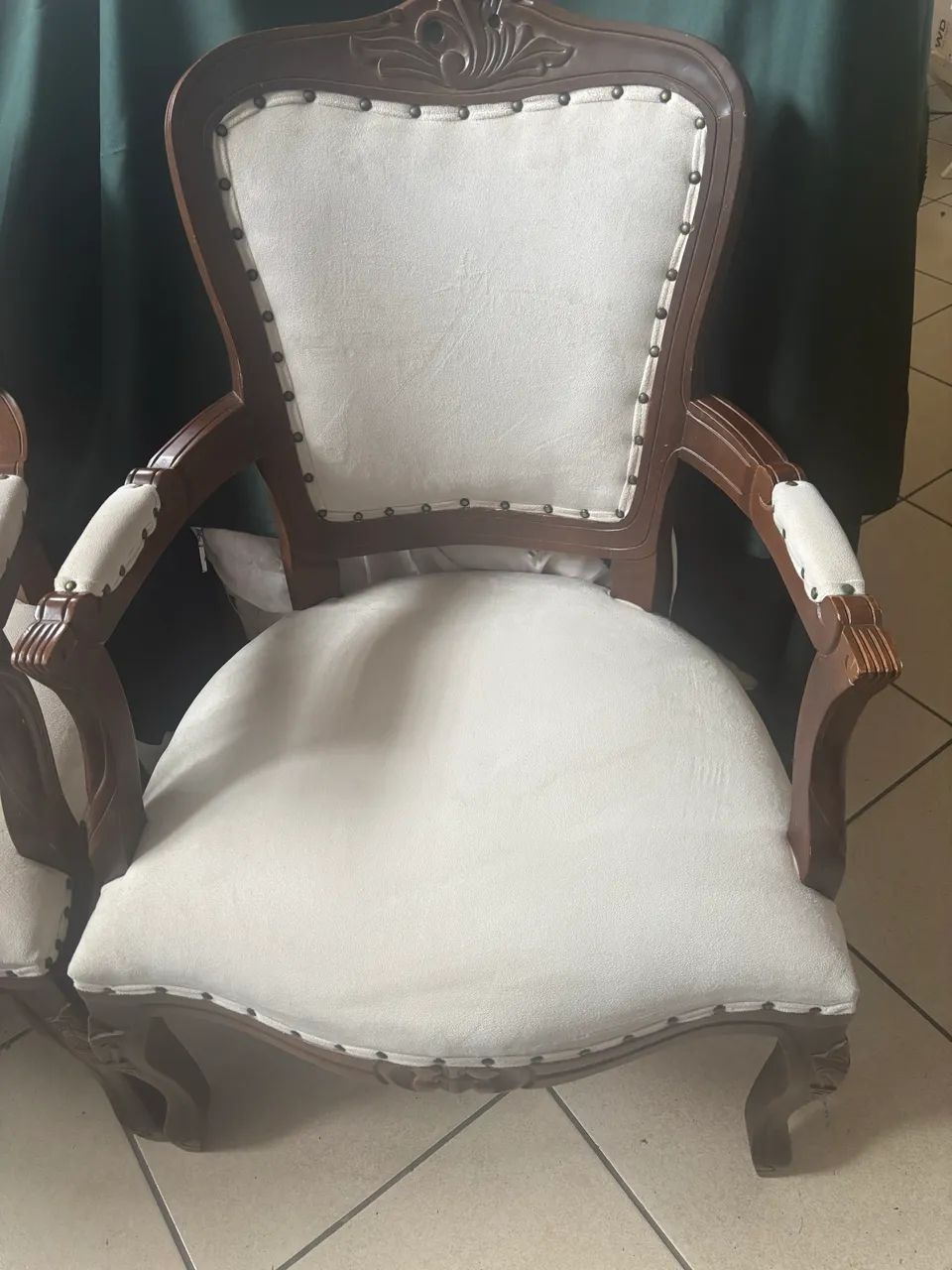 Par de poltronas estilo clássico. - Foto 2