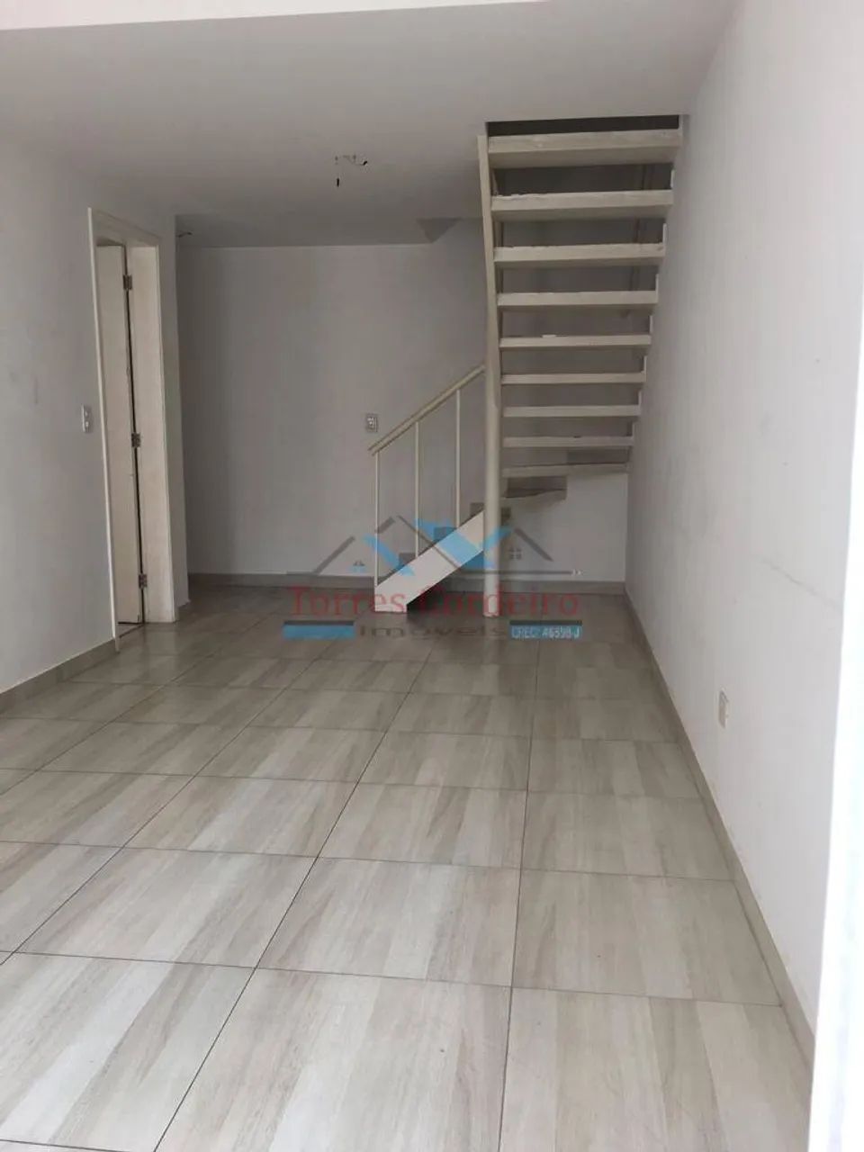 Casa em condomínio com 2 dormitórios + 2 vagas - Jd. Sarah