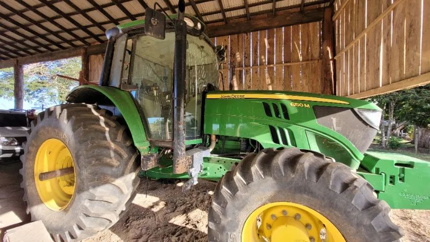 Trator John Deere 6150M - Pouco rodado