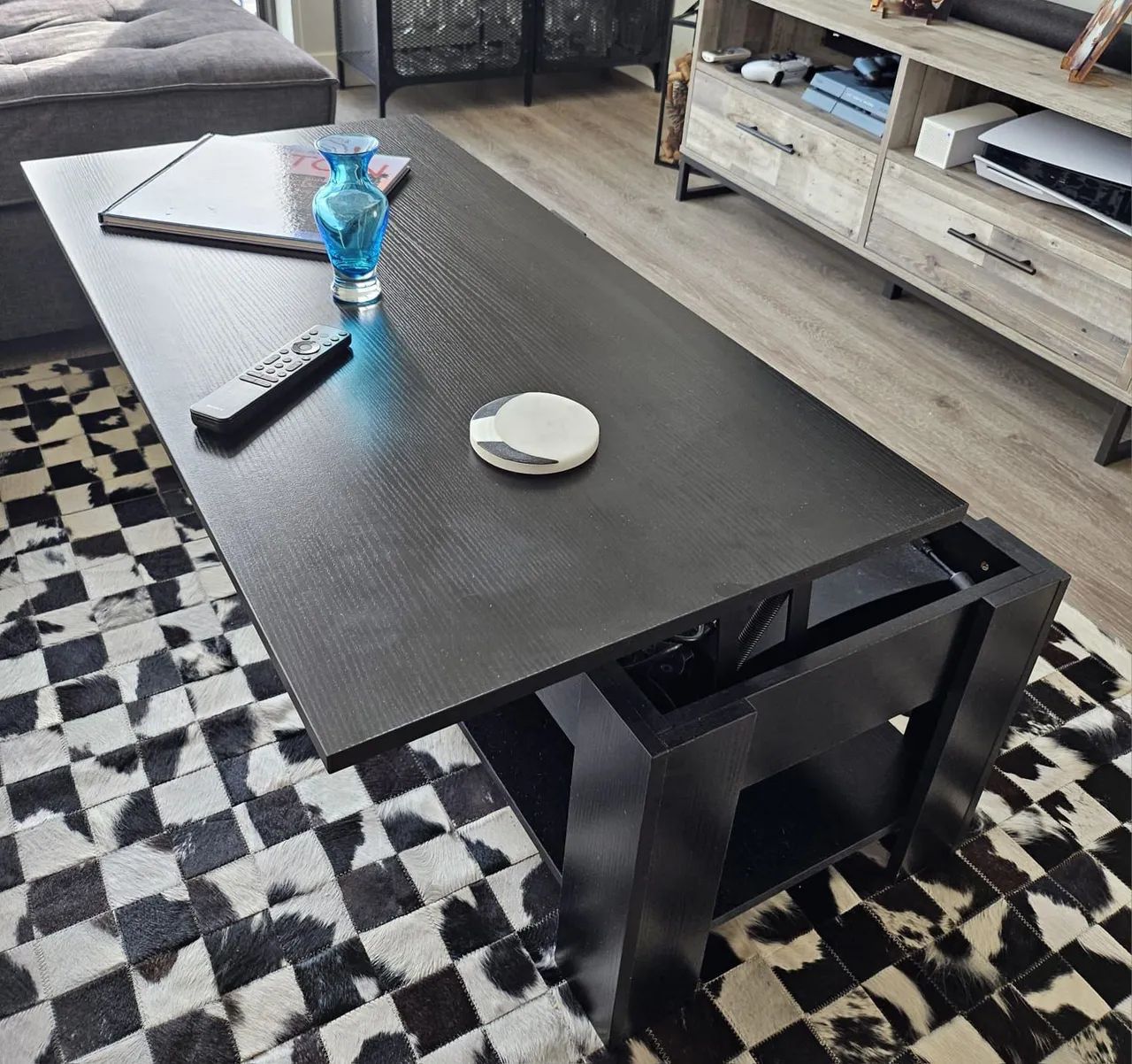 Mesa de centro com tampo articulado