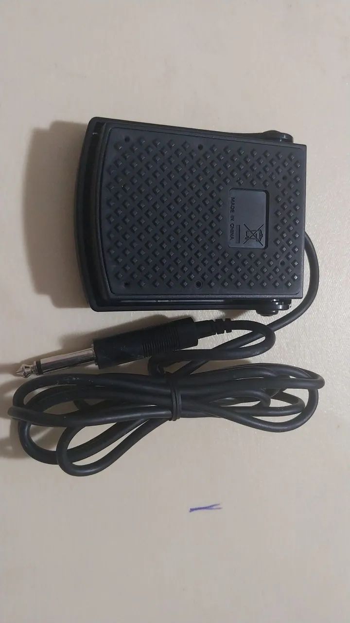 VENDO DOIS PEDAIS  SUSTAIN YAMAHA