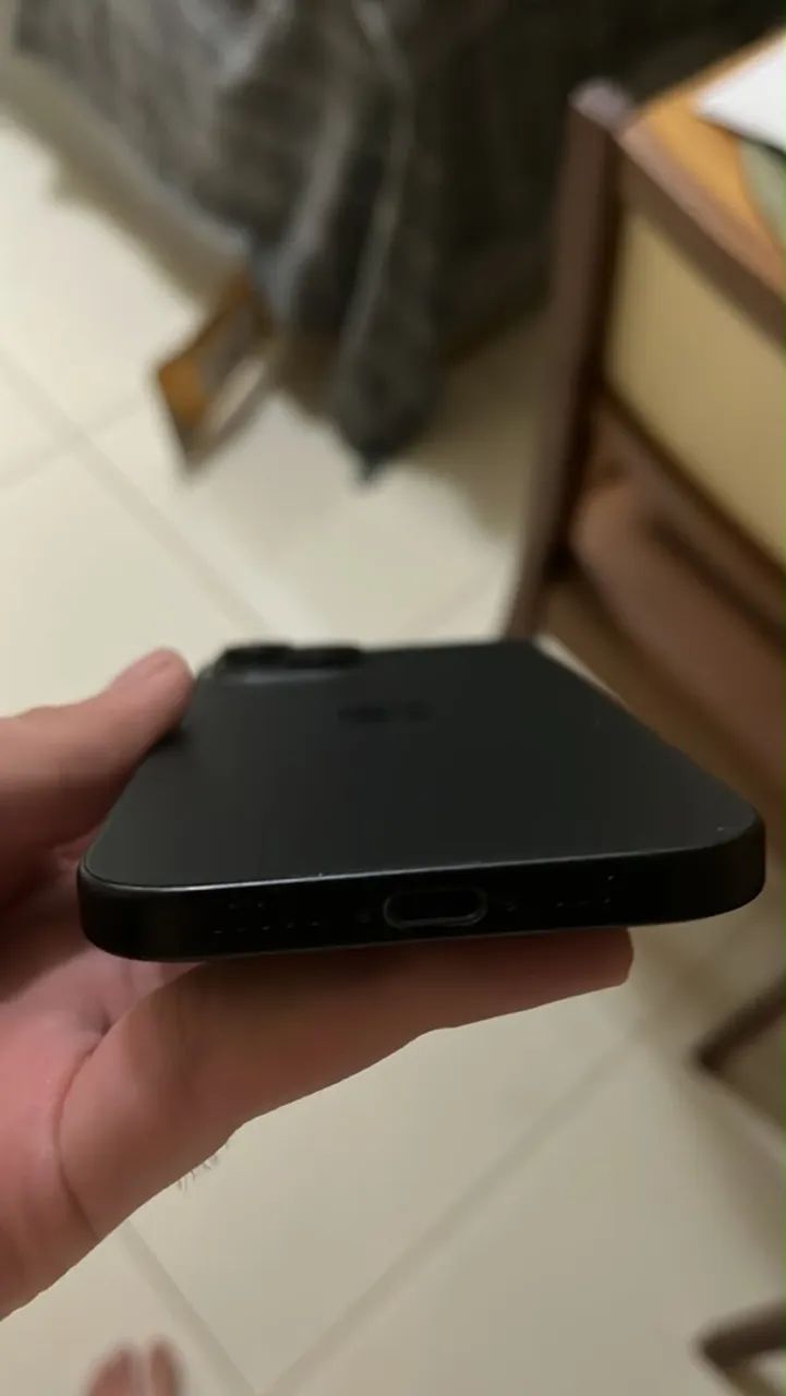 Troco ou vendo iPhone 15 128 gb preto - Foto 3