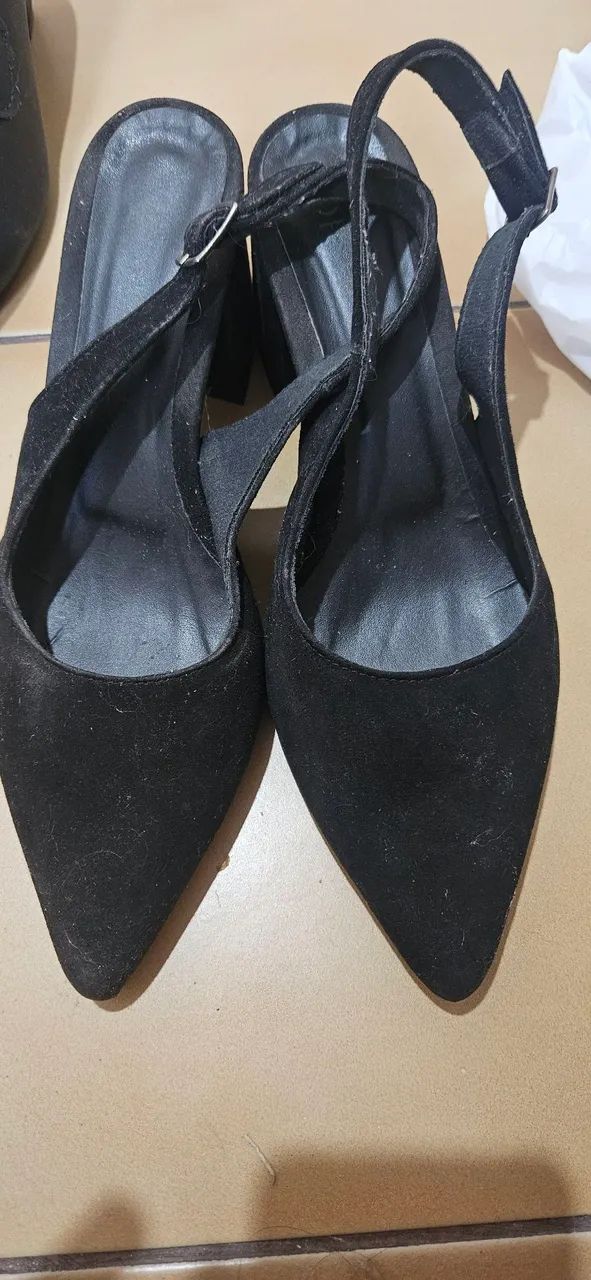 Sapato modelo Slingback  n.38