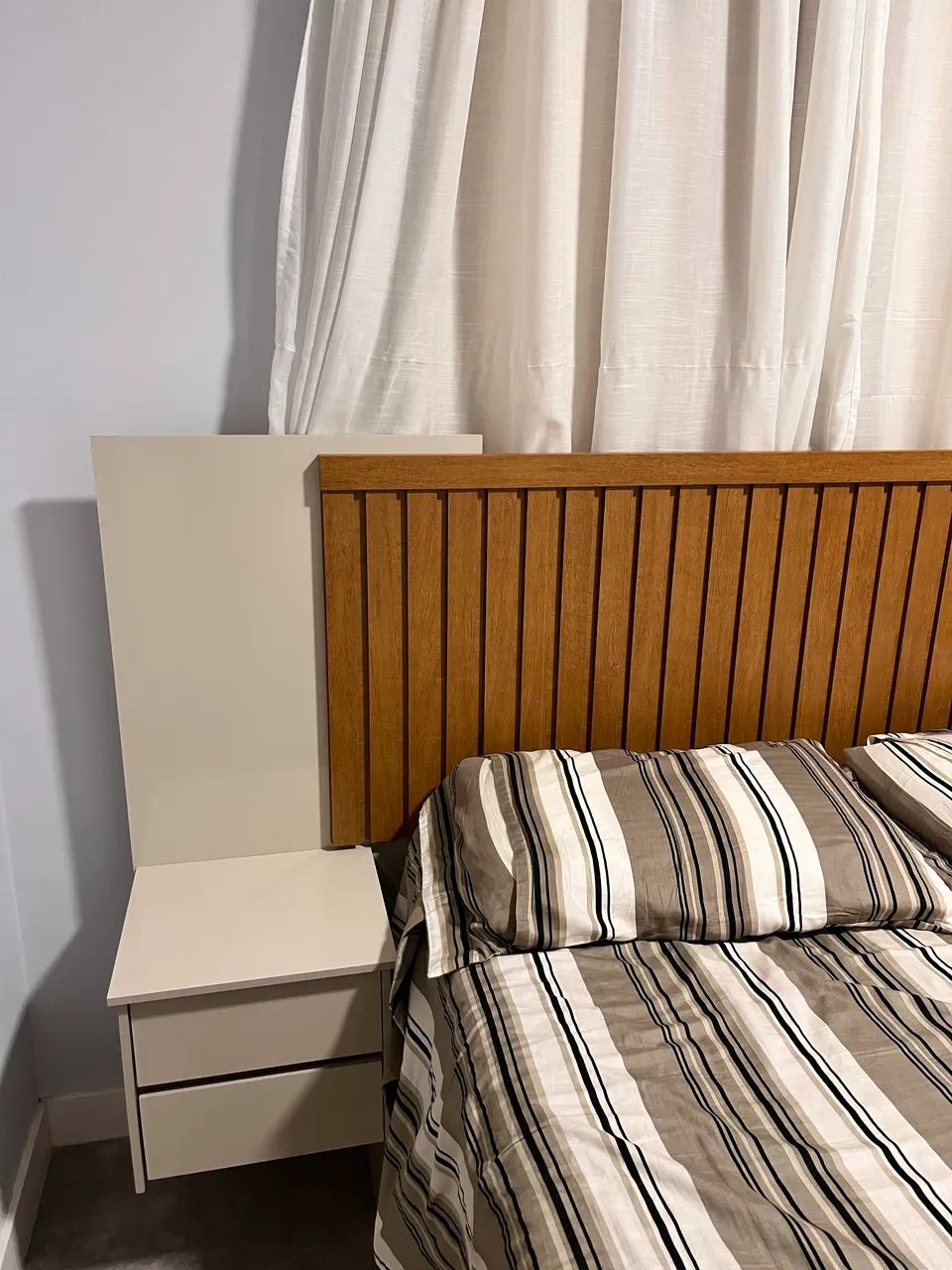 Cabeceira de cama com criado mudo  - Foto 3