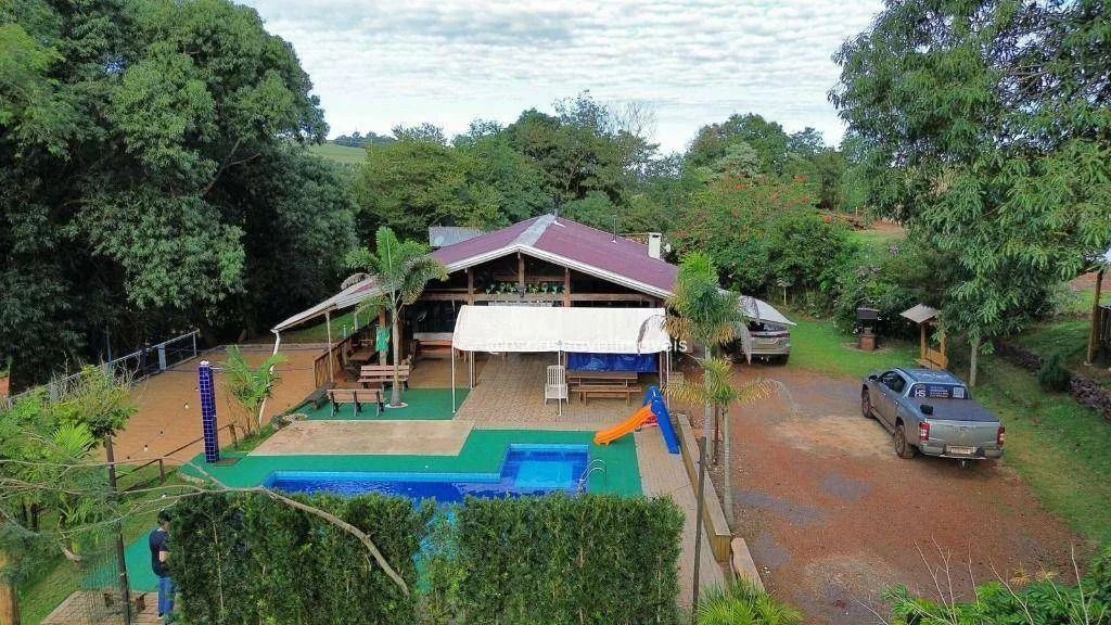 Ampla casa com piscina em condominio de Chácara. - Foto 2