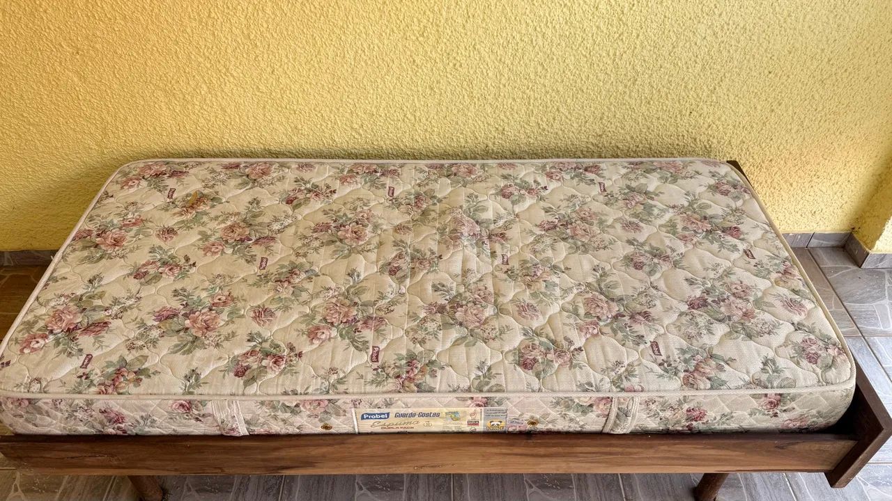 Cama de solteiro madeira maciça com colchão probel em ótimo estado  - Foto 4