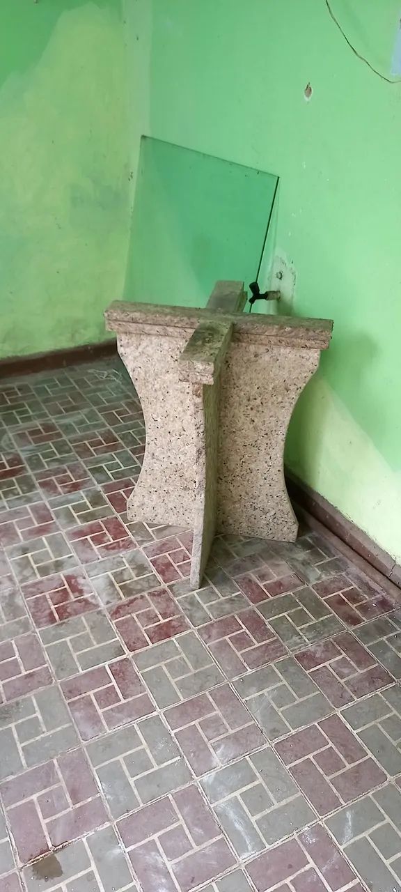 Vendo mesa de vidro com pé de marmore - Foto 2