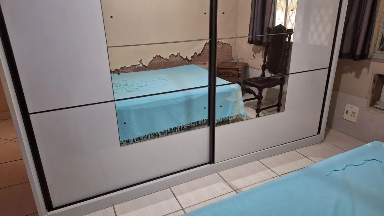 Excelente guarda-roupa e bem espaçoso