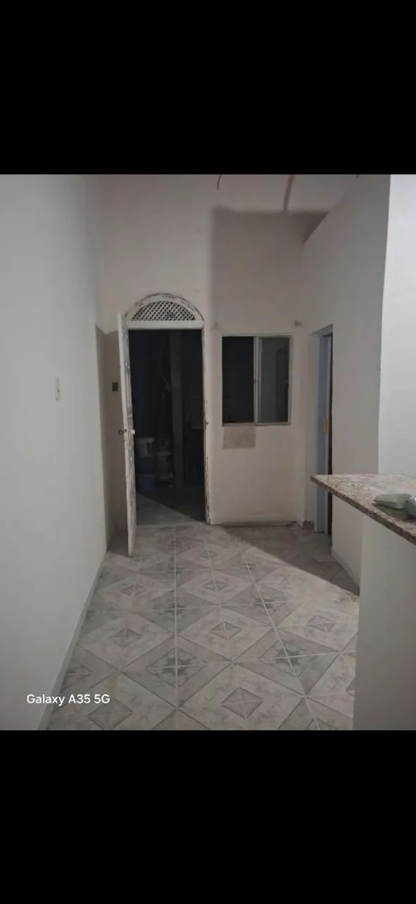 Alugo casa na coroa do meio 