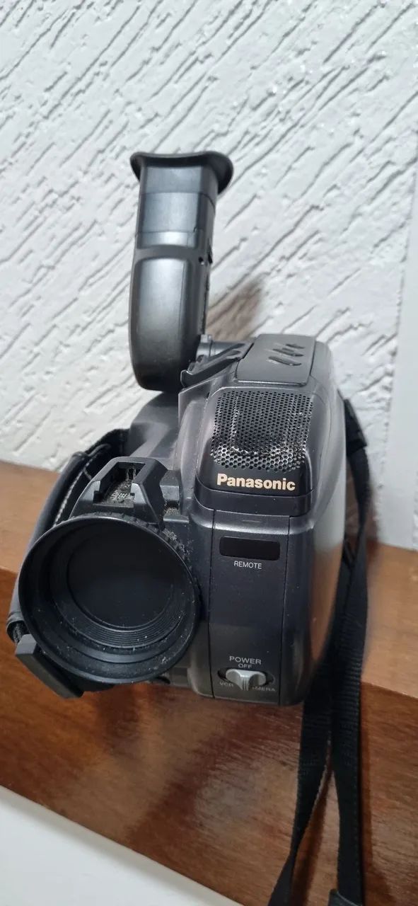 Filmadora Panasonic Palmcorder IQ VHSC PV IQ404 - Câmeras e