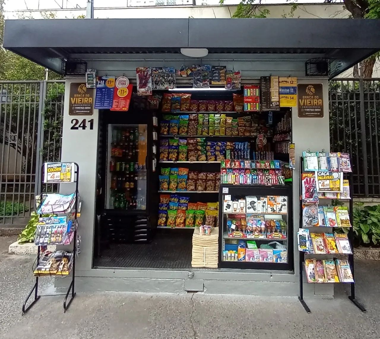 Vende se banca de jornal e conveniências com tudo que tem dentro 