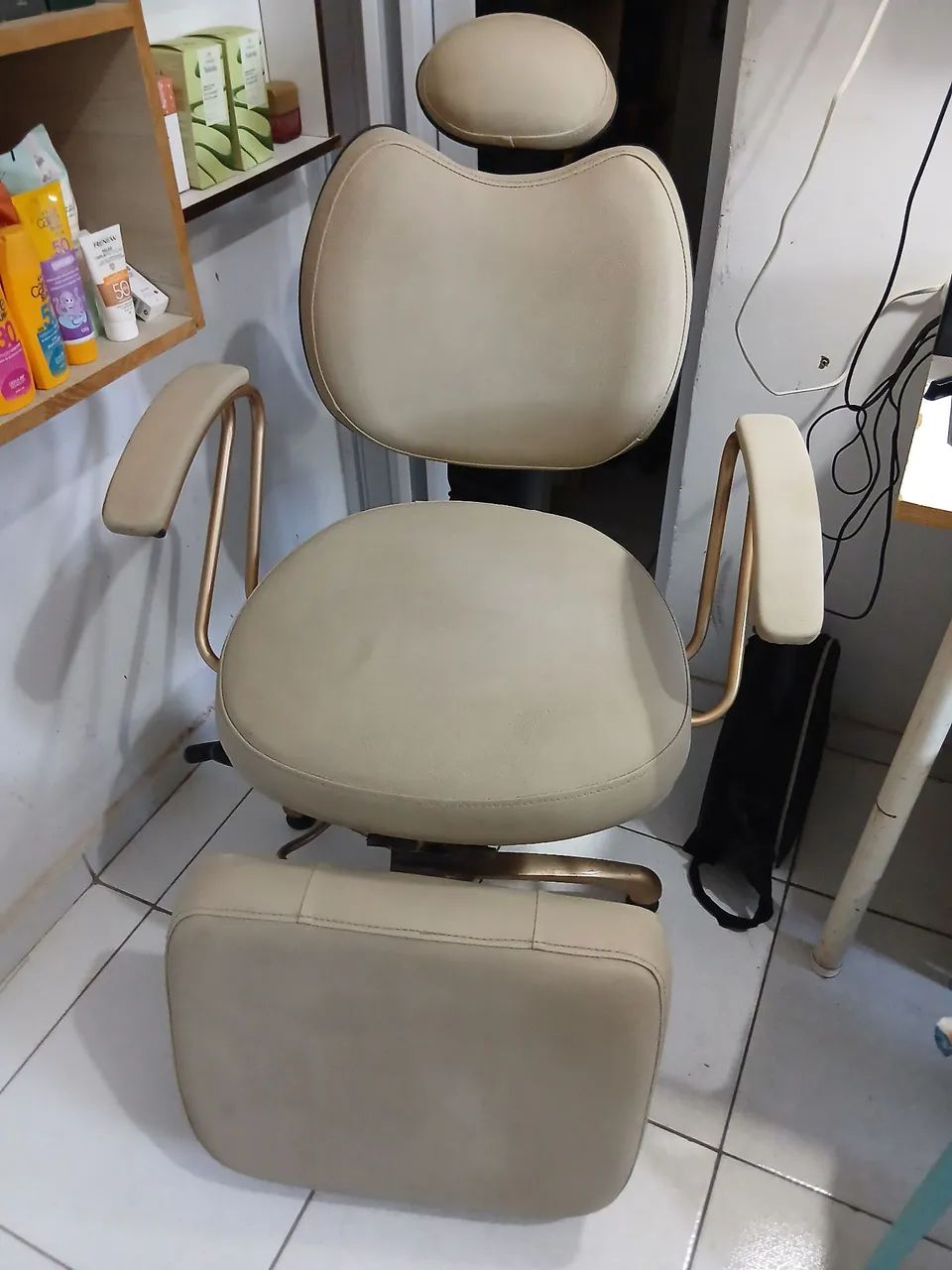 Cadeira design sobrancelha e maquiagem etc... - Foto 2