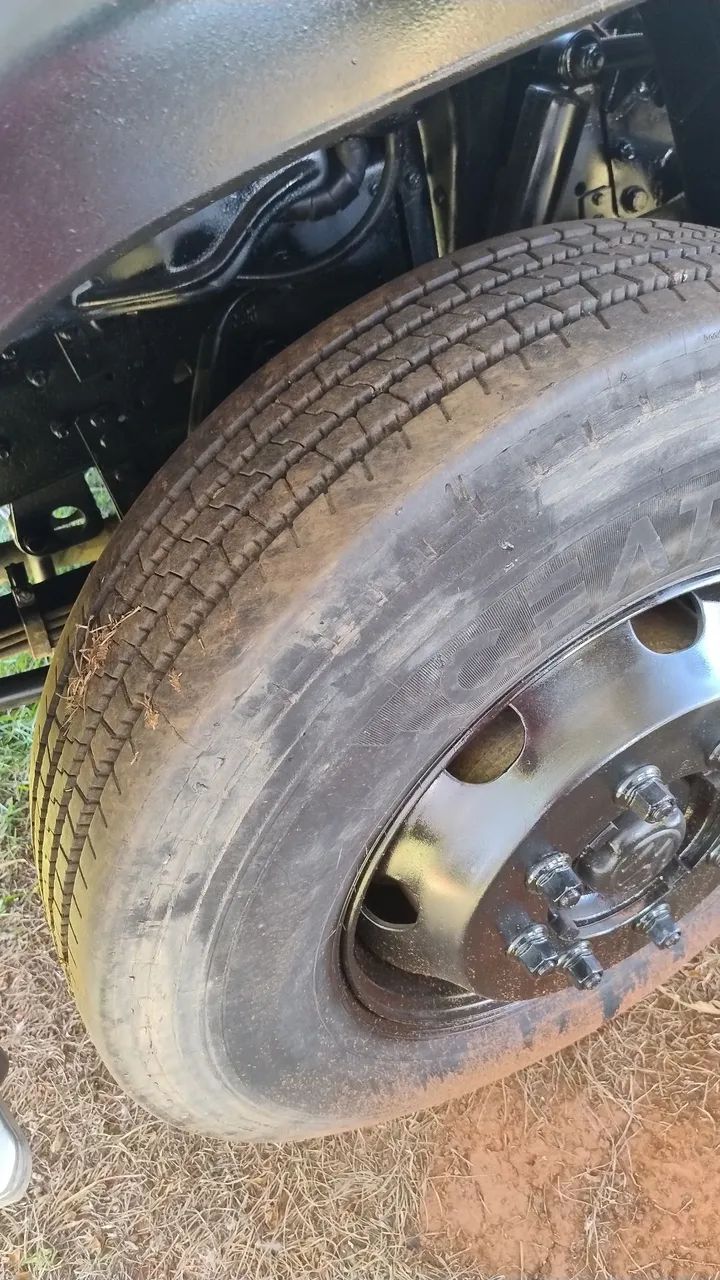 Vendo ano 2012 com habitáculo e caçamba Rosset ou só no chassis  - Foto 4