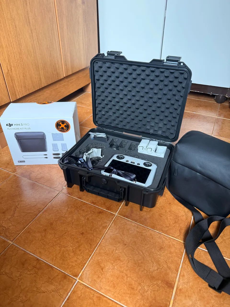 Kit DJI Mini 3 Pro + DJI RC + 2 Baterias Plus + Hub - Foto 2
