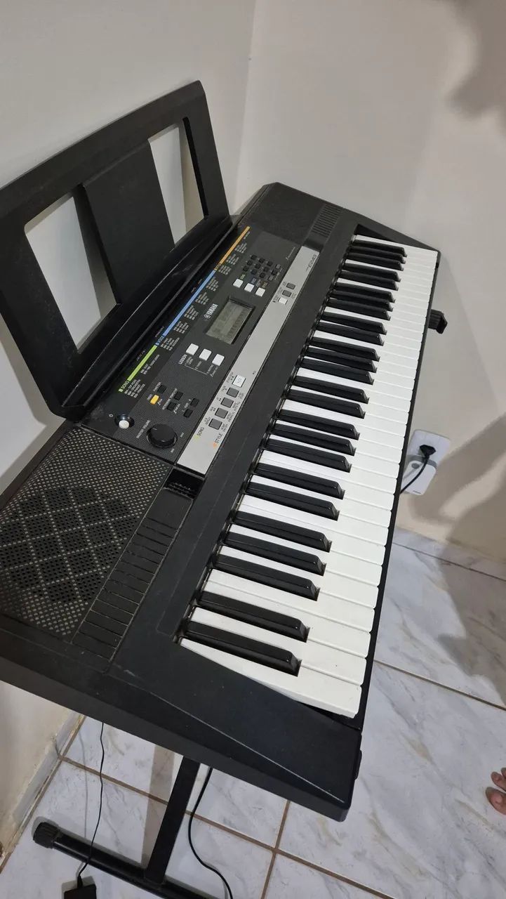 Teclado Yamaha PSR-E243  - Foto 4