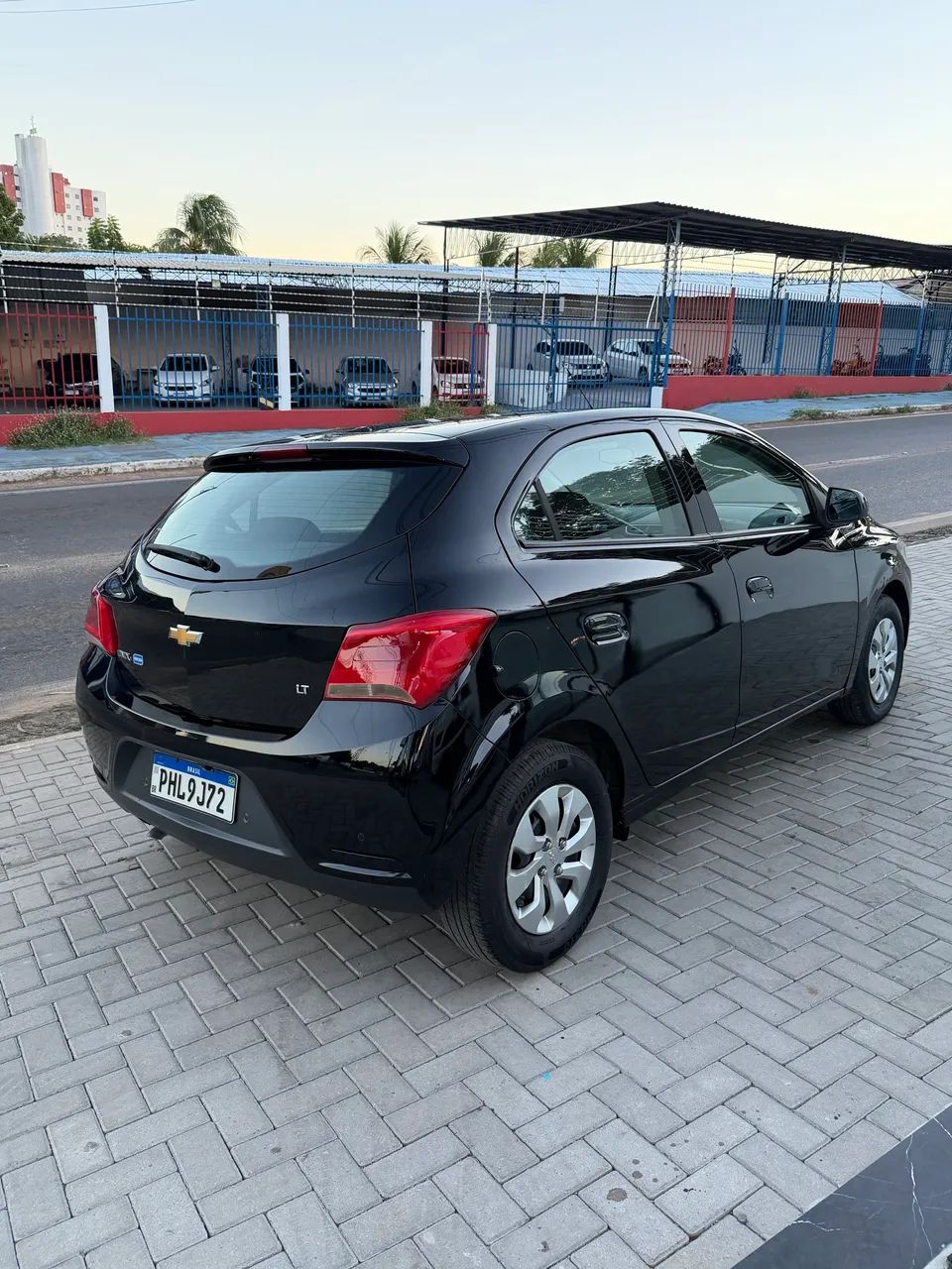 Chevrolet Onix Hatch LT 1.0 8V Flex Mec. 4P 2018 - Foto 2