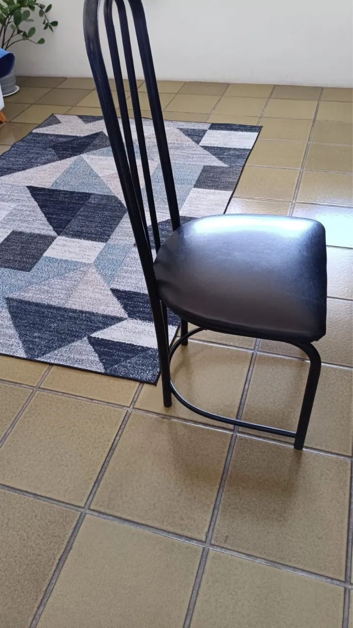 Conjunto de cadeira de jantar em ferro 