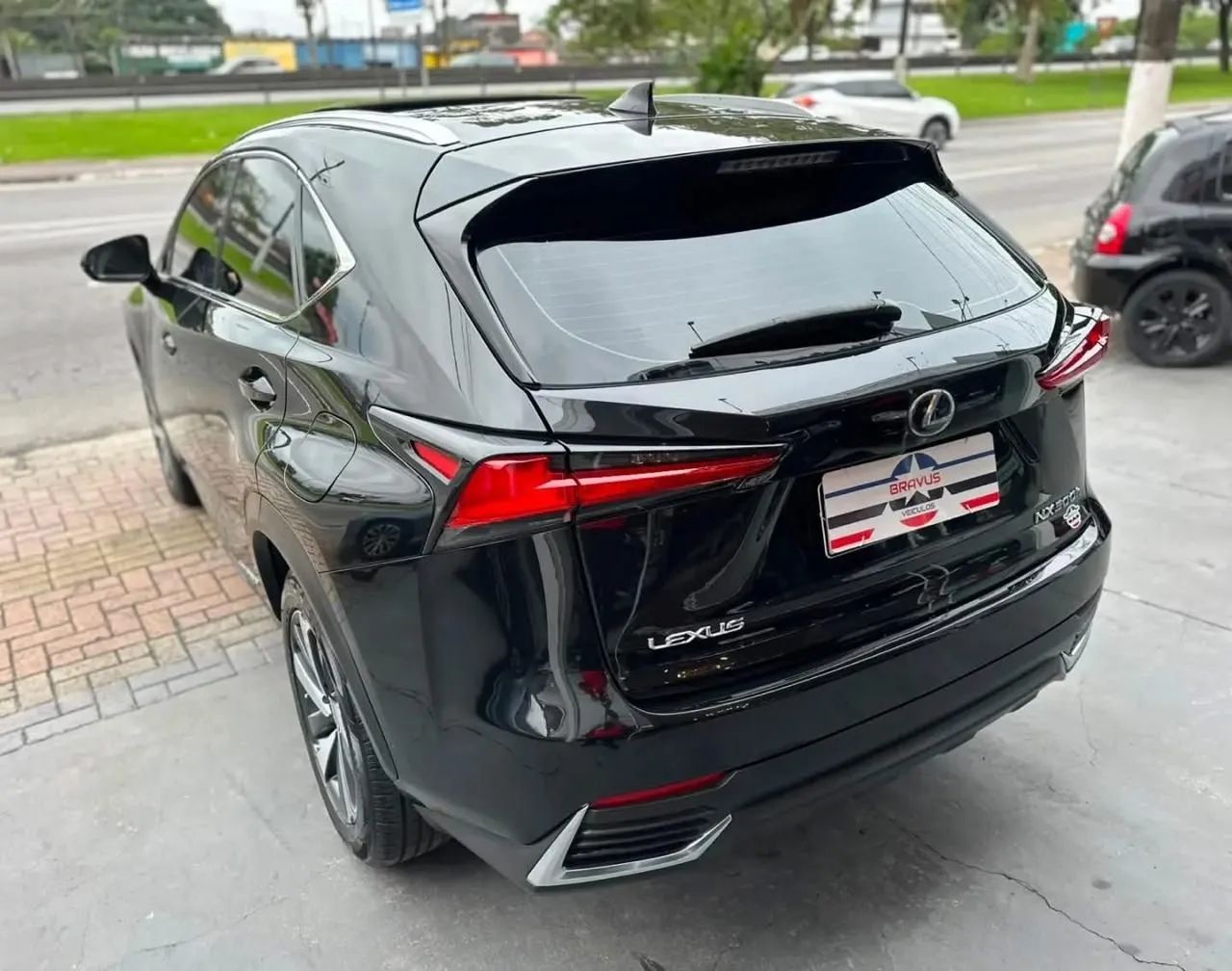 Lexus NX-300 H Luxury 2.5 16V Aut., foto 12 de 15