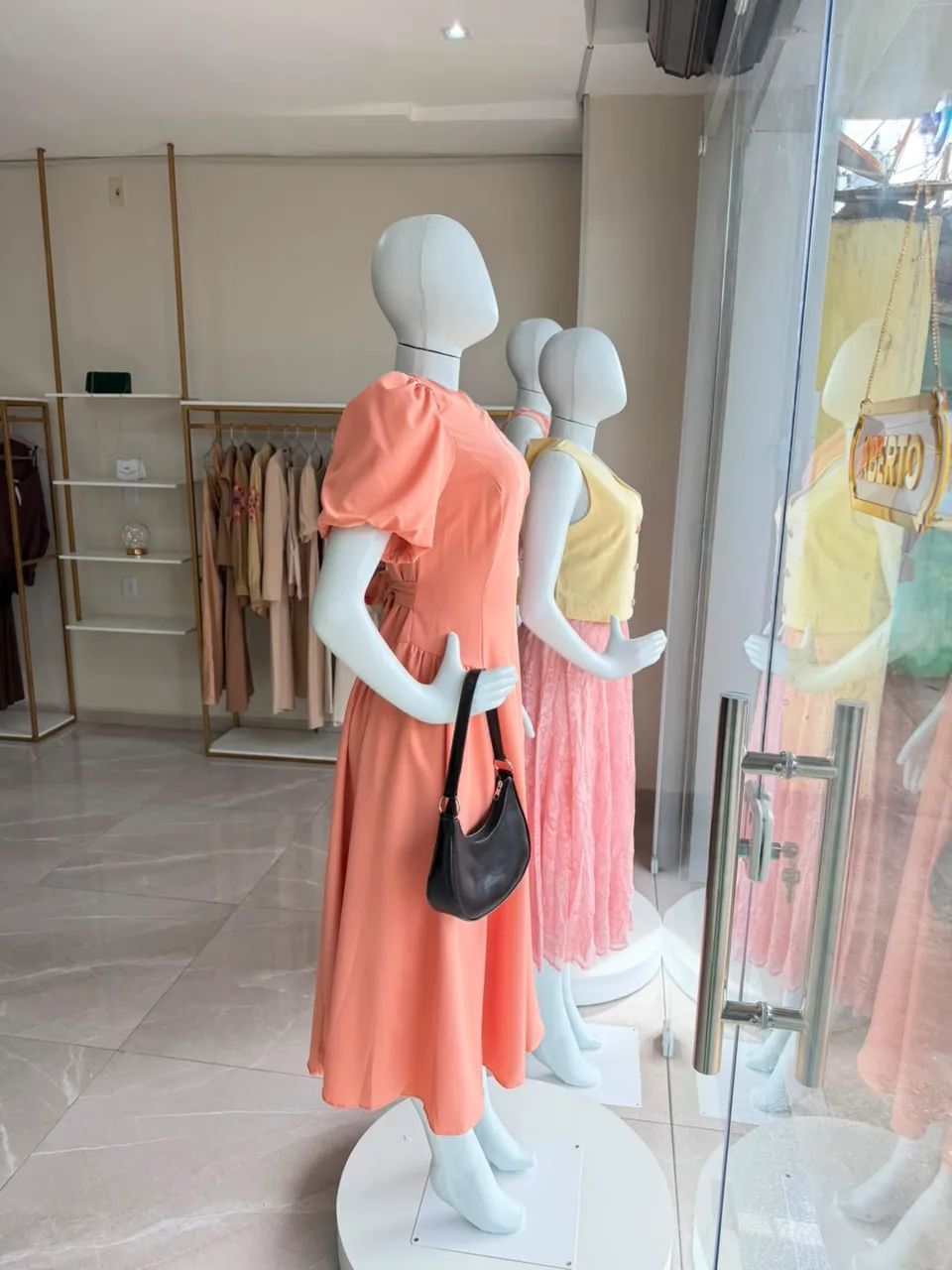 Loja -  vendo coisas separadas ou ela completa estilo boutique. - Foto 3