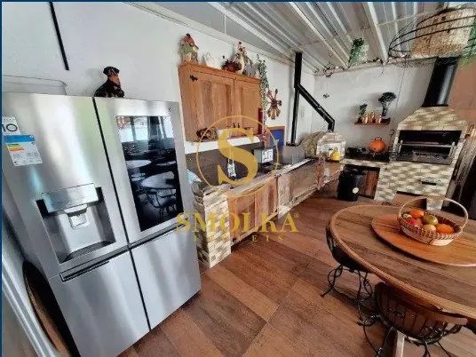 Casa de esquina em terreno de 720 m
