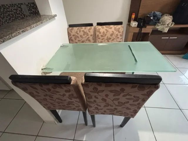 mesa de vidro com 4 cadeiras  - Foto 3