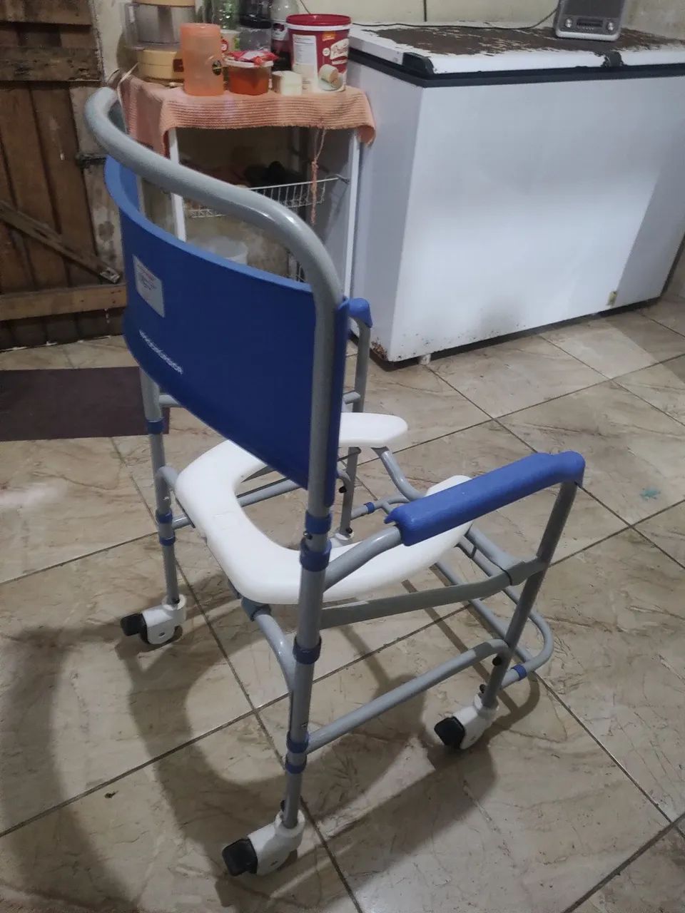 Vende se cadeira de rodas para banho  - Foto 3