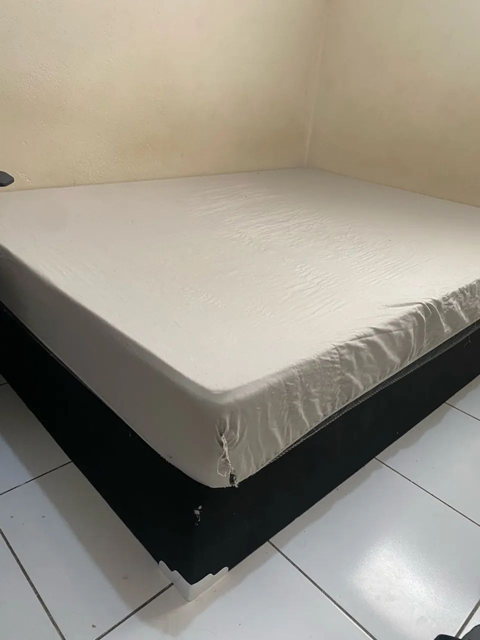 Cama box casal + colchão de espuma de alta qualidade.