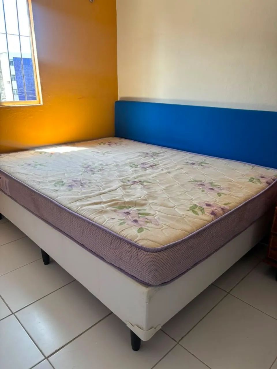 Cama box de casal com colchão de espuma