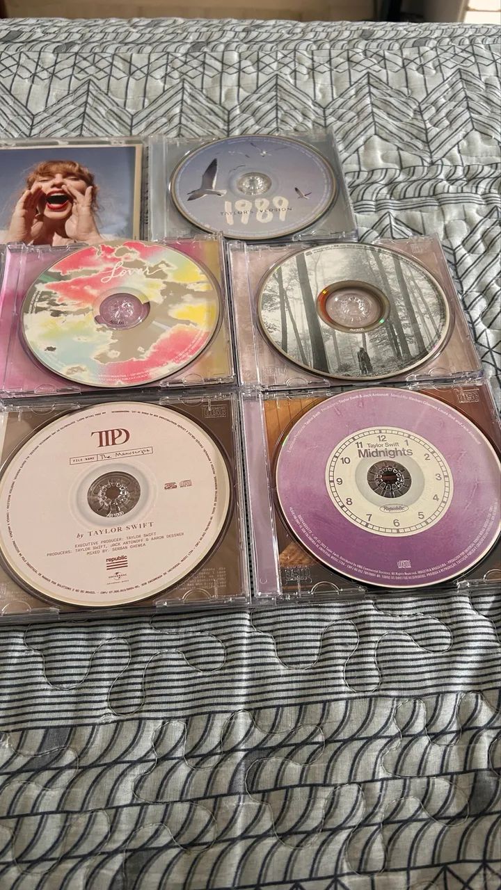 Vendo lote com 5 CDs da Taylor Swift = R$230 - Foto 3