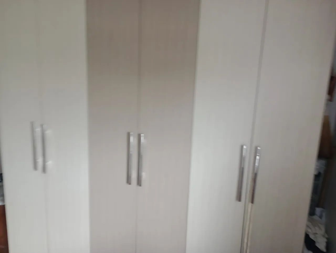 Guarda roupas 6 portas simi novo 