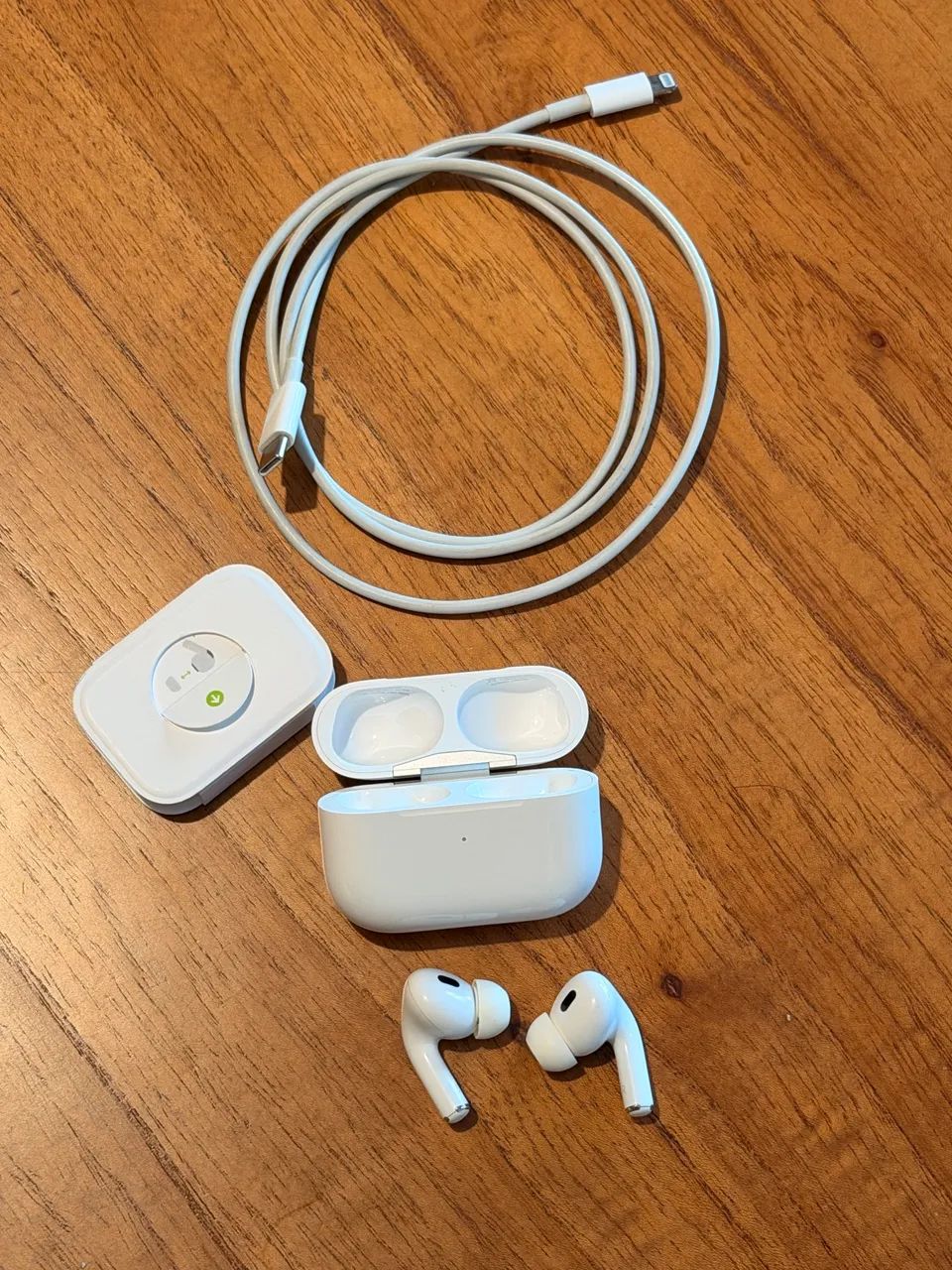 Apple AirPods Pro (2ª geração) - Estojo/Cabo Lightning - Original