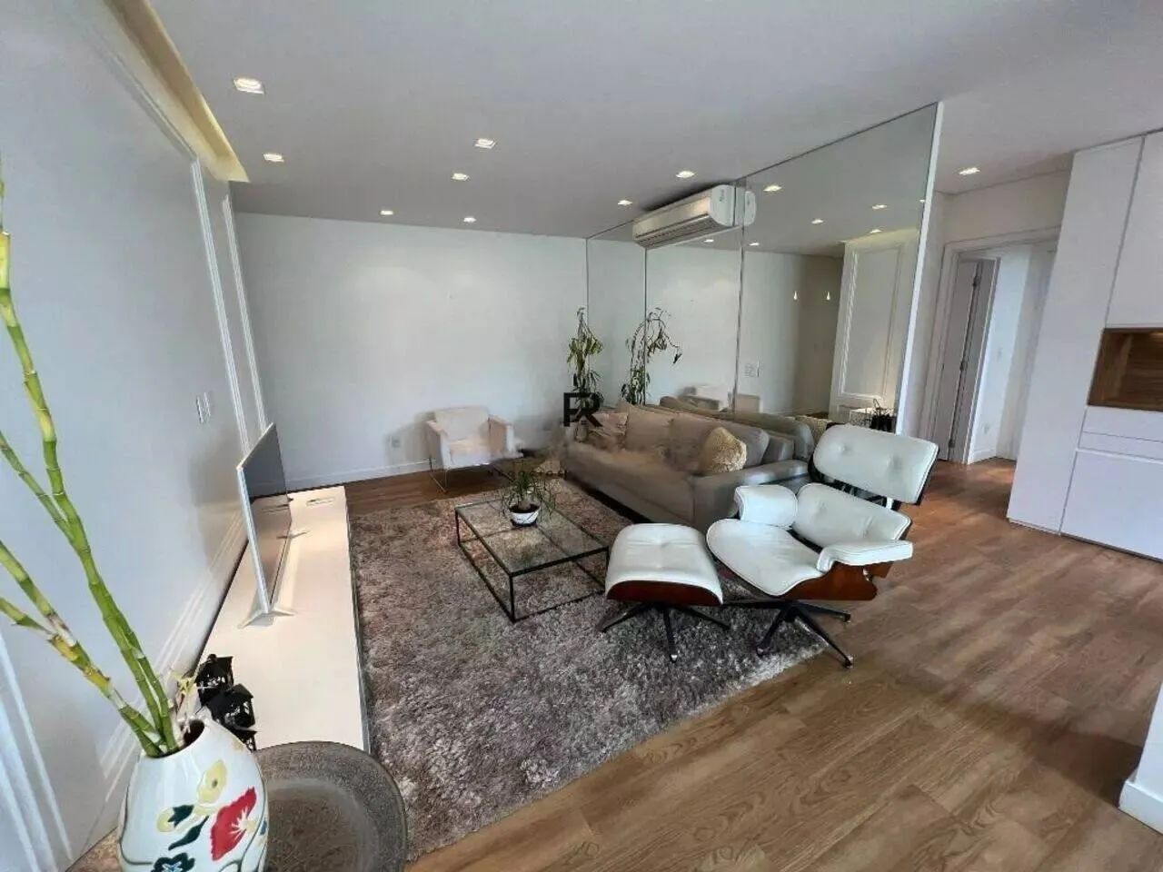 Apartamento impecável, mobiliado e decorado, pronto para morar! - Foto 4