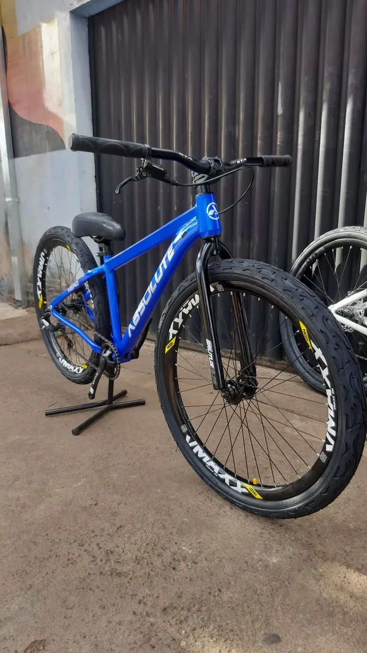 Bicicleta absolute Nero 6 freeride com Vmaxx e kenda flame