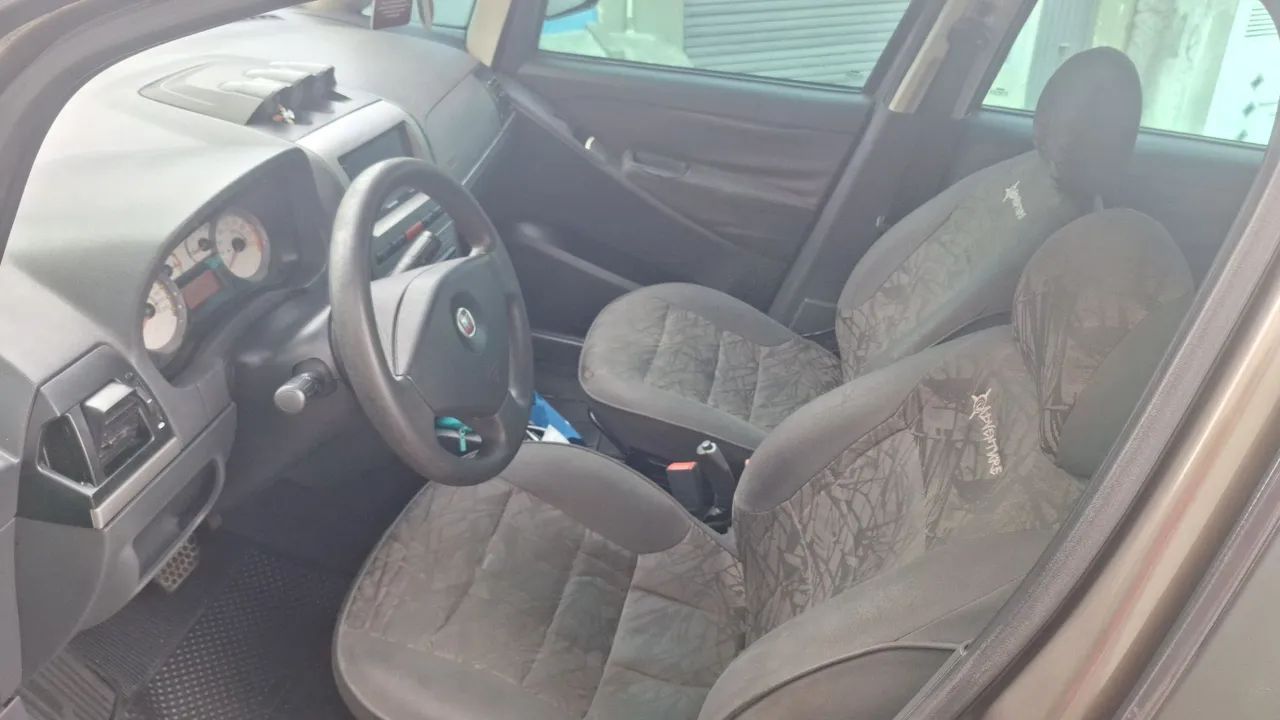 Fiat Idea Adv./ Adv.lock.dualogic 1.8 Flex 5P 2010 - Foto 3