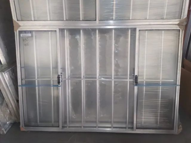 Janelas 4 Folhas com Grade - Alumínio com Vidro - Foto 4