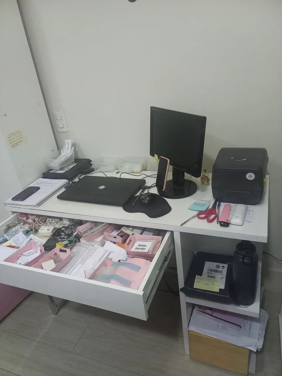 MESA COM GAVETAO E NICHO