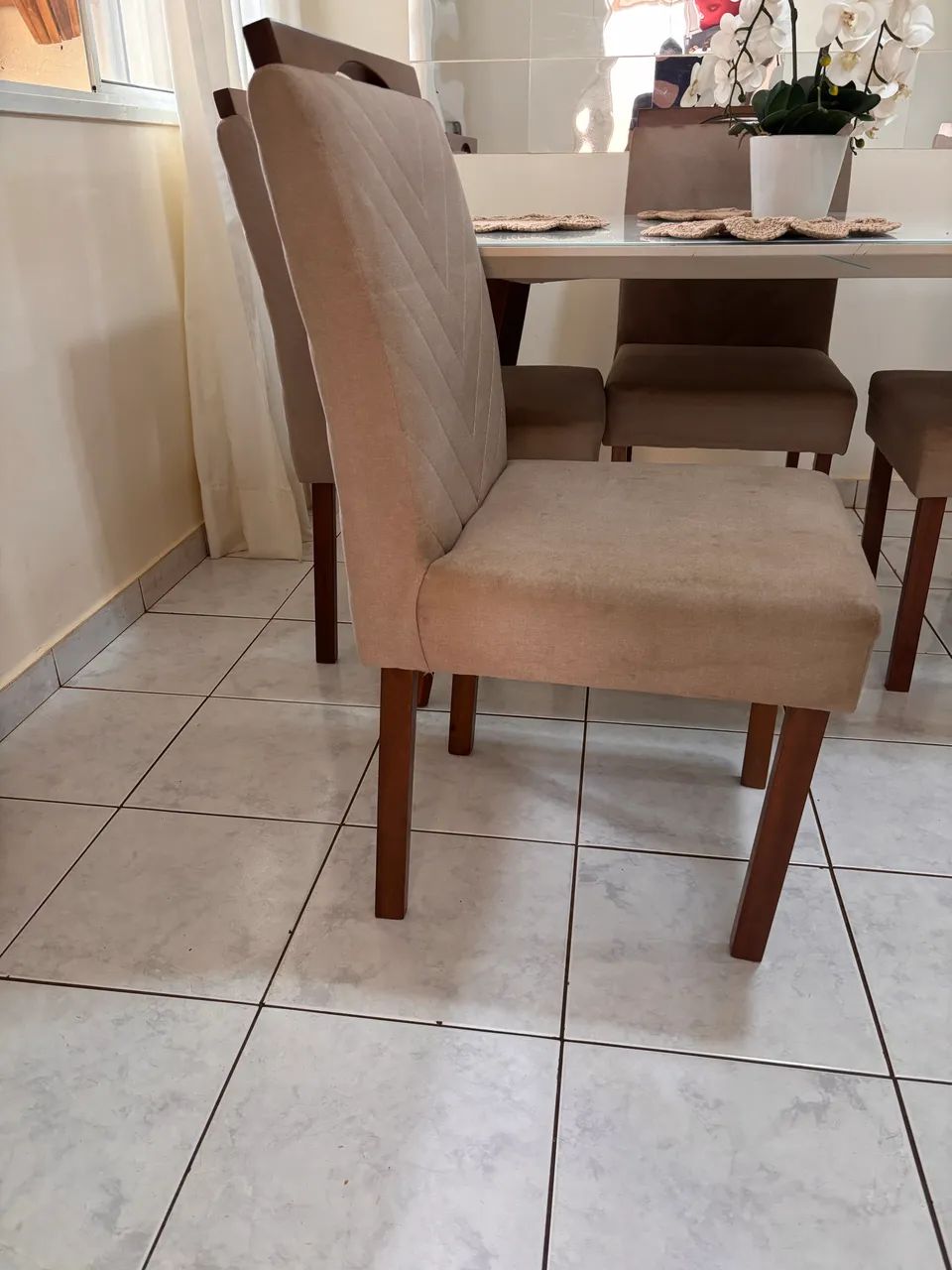 Jogo de jantar mesa com tampo de vidro com 4 cadeiras  - Foto 3