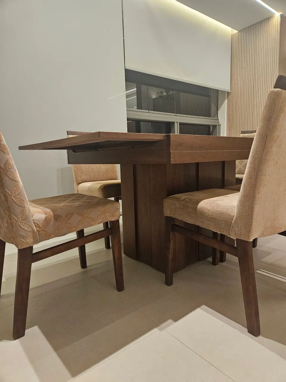 Mesa de Jantar com 6 cadeiras