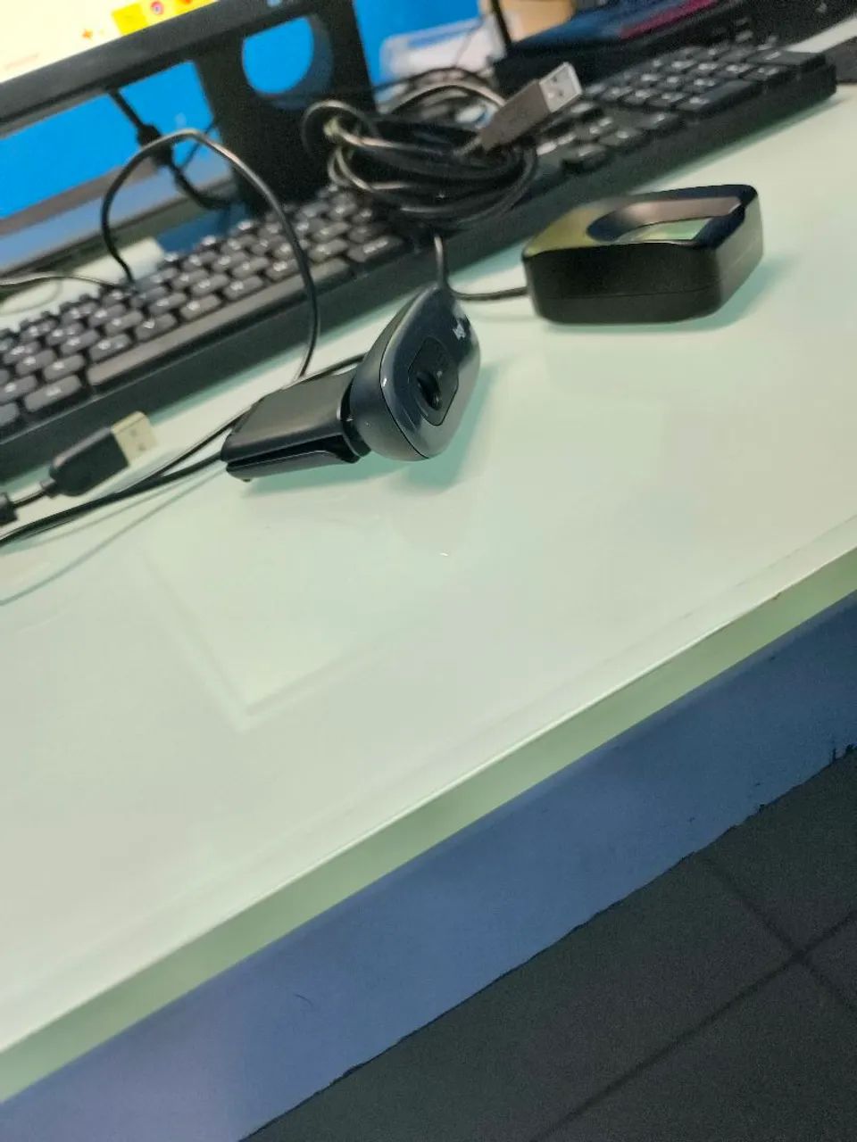 WEBCAM LOGI 720PX E LEITOR BIOMÉTRICO - Foto 3