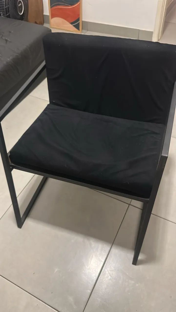 Poltrona Preta com Estofado
