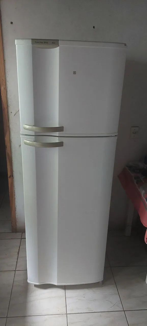 Geladeira Electrolux DF40 Frost Free Branca 