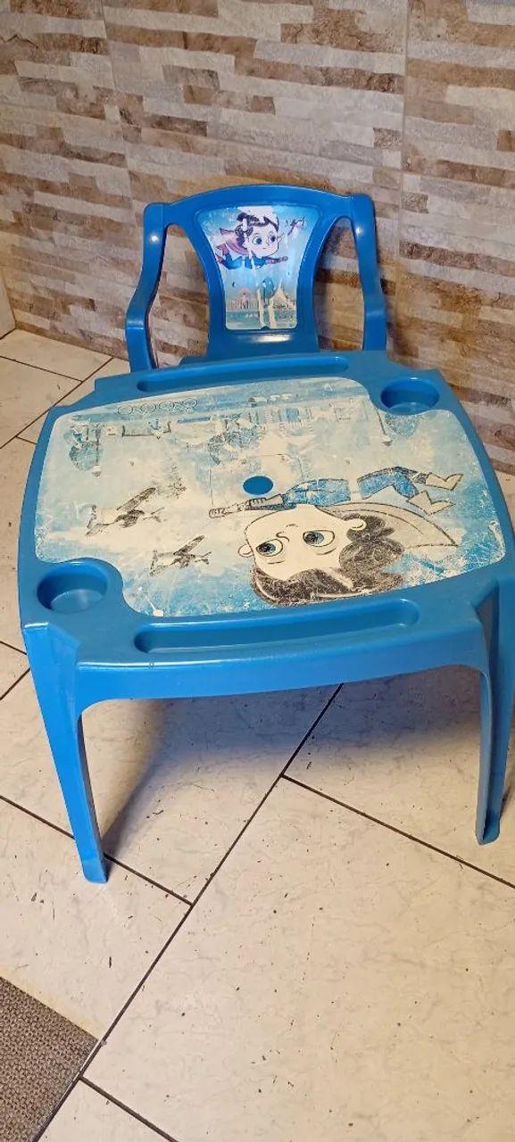 Mesinha com cadeira azul infantil 