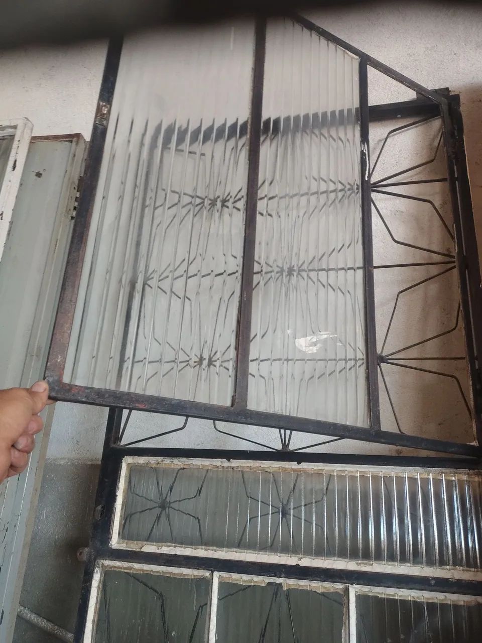 Porta de ferro ventilação ENTREGO  - Foto 4