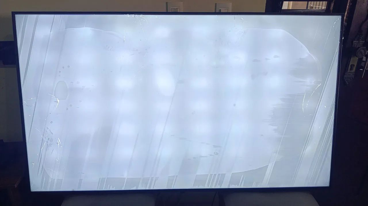 Tv Samsung 65" com avaria na tela. - Foto 4