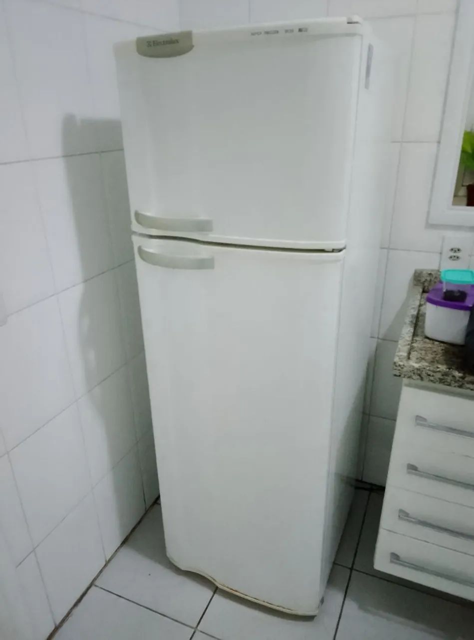 Vendo geladeira Eletrolux Dc33 - com defeito 127v