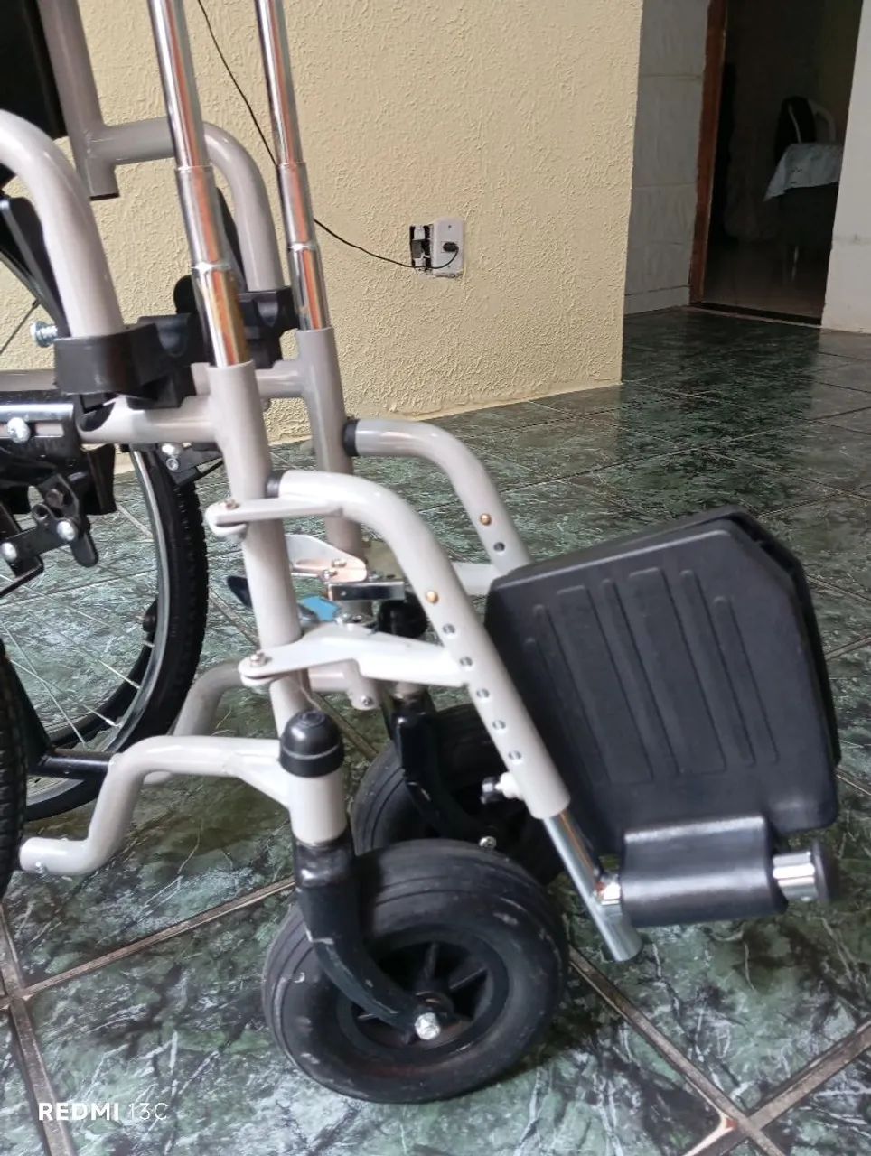 Cadeira de roda dobrável nova  - Foto 2