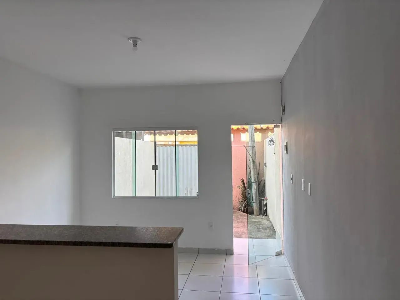 CASA COM 2 QUARTOS EM MAIO - ACEITO ENTRADA